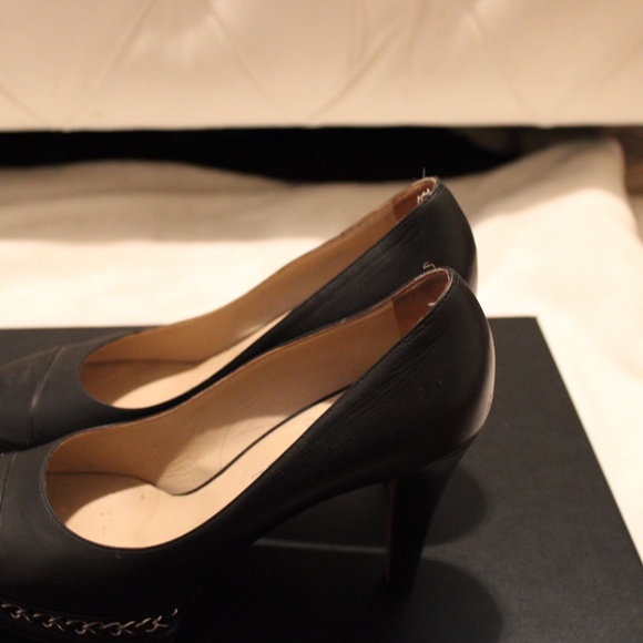 Chanel Classic Platform Pump - Picture 3 of 6